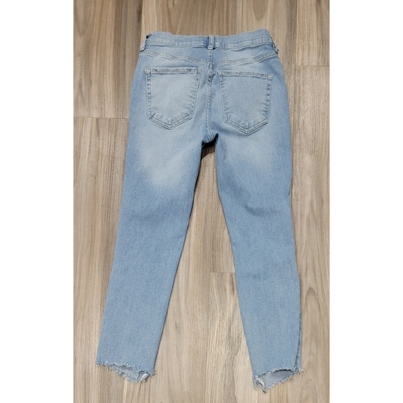 Free People We The Free Mid-rise Frayed Hem Distressed Light Wash Jeans Size 26 - Picture 5 of 9